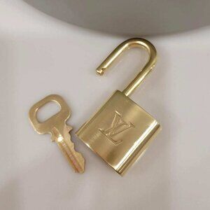 💯 Authentic Louis Vuitton Padlock and Key Gold Brass